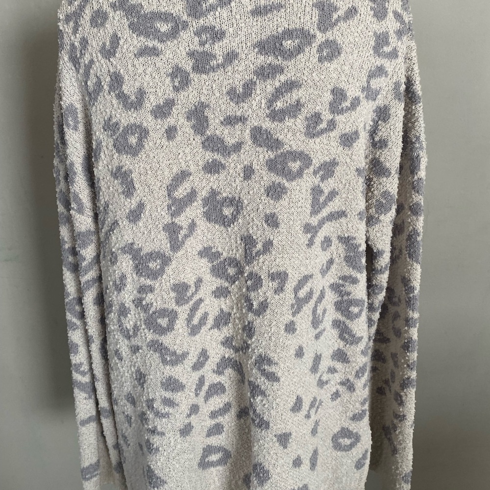 Knox Rose V-Neck Gray Animal Print Sweater - Picture 5 of 6